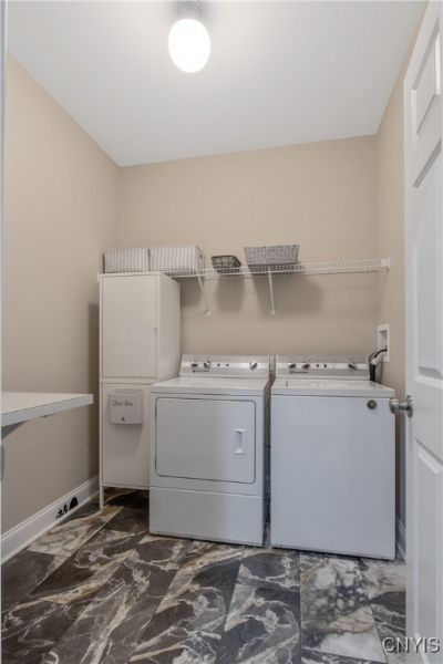 Liverpool, New York, 13090, United States, 3 Bedrooms Bedrooms, ,2 BathroomsBathrooms,Residential,For Sale,1972941