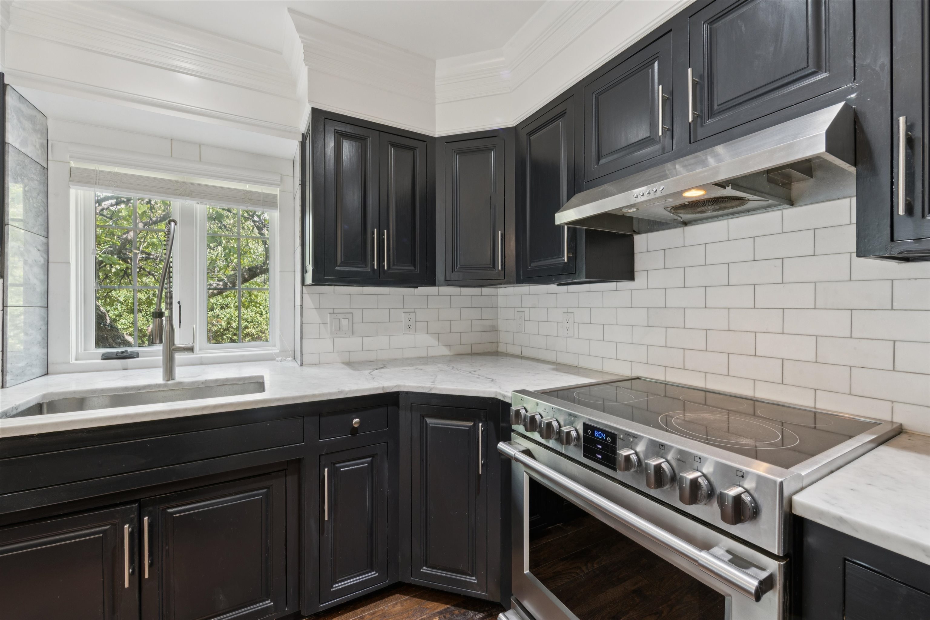 Wichita, Kansas, 67206, United States, 2 Bedrooms Bedrooms, ,4 BathroomsBathrooms,Residential,For Sale,1911450