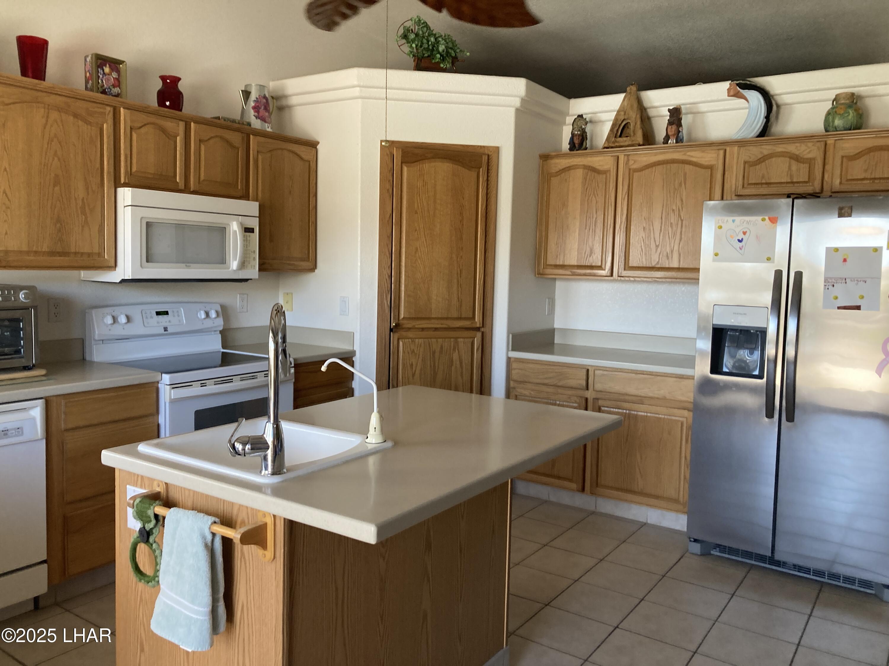 Lake Havasu City, Arizona, 86404, United States, 3 Bedrooms Bedrooms, ,3 BathroomsBathrooms,Residential,For Sale,1949772