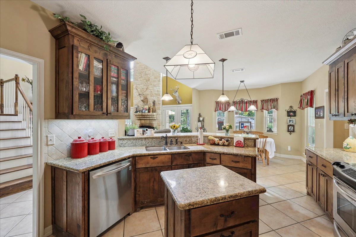 Kountze, Texas, 77625, United States, 5 Bedrooms Bedrooms, ,4 BathroomsBathrooms,Residential,For Sale,1903707