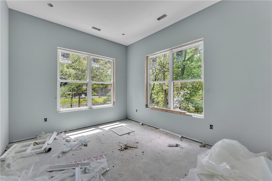 Fayetteville, Arkansas, 72703, United States, 4 Bedrooms Bedrooms, ,5 BathroomsBathrooms,Residential,For Sale,1902813