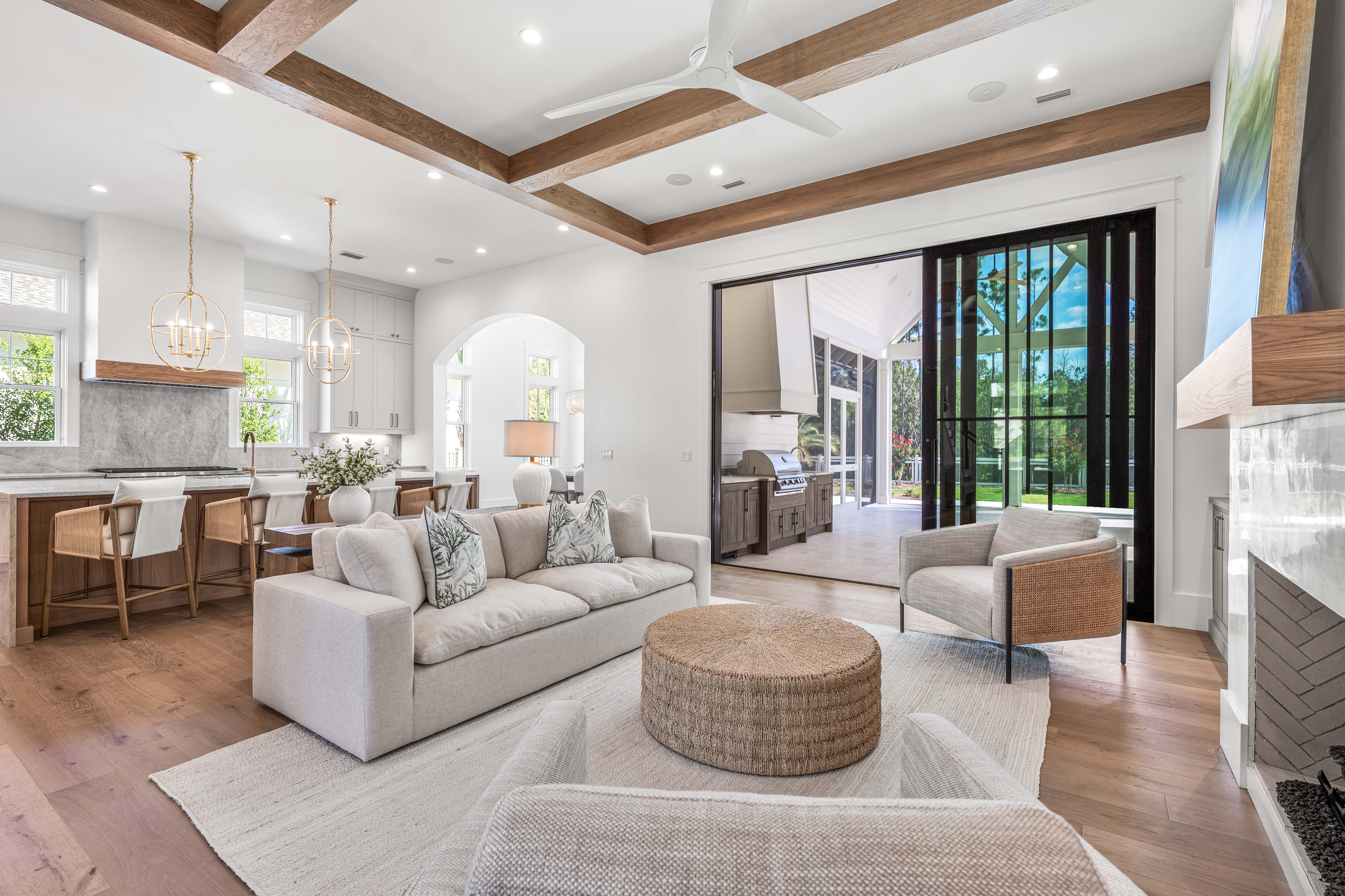  Backyard Oasis with 15x40 Pool, 7x16 Spa, Firepit and Spacious Porch - 物件實景