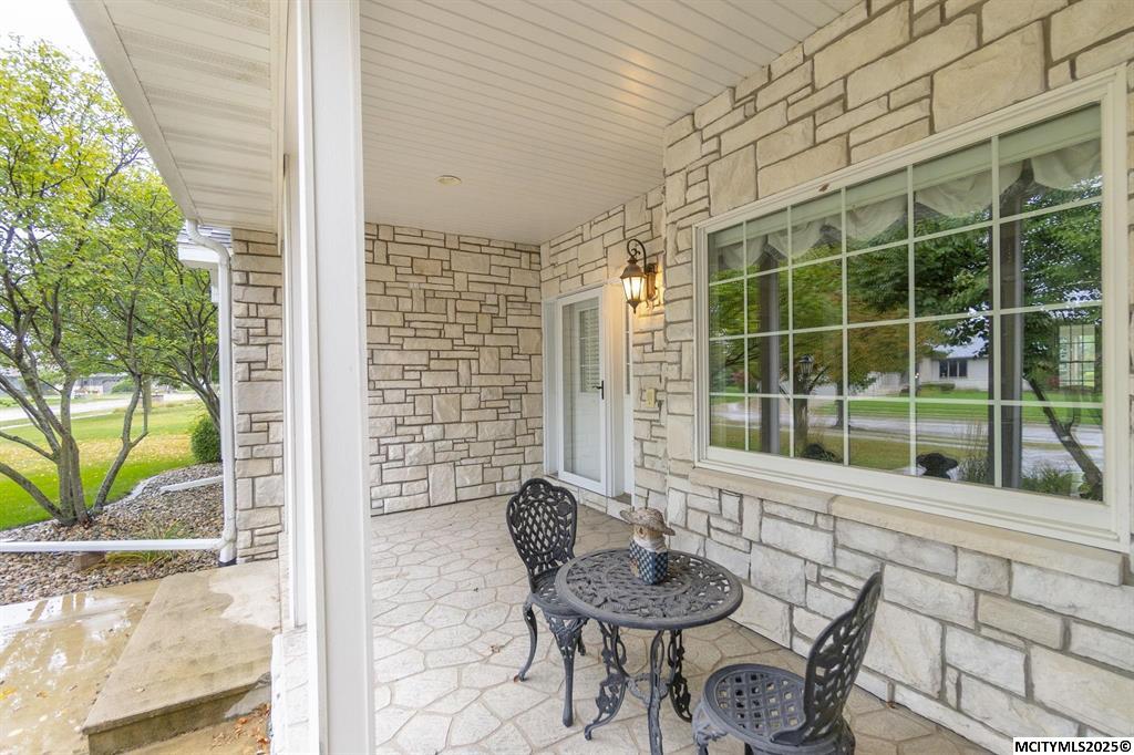 Mason City, Iowa, 50401, United States, 5 Bedrooms Bedrooms, ,4 BathroomsBathrooms,Residential,For Sale,1973709