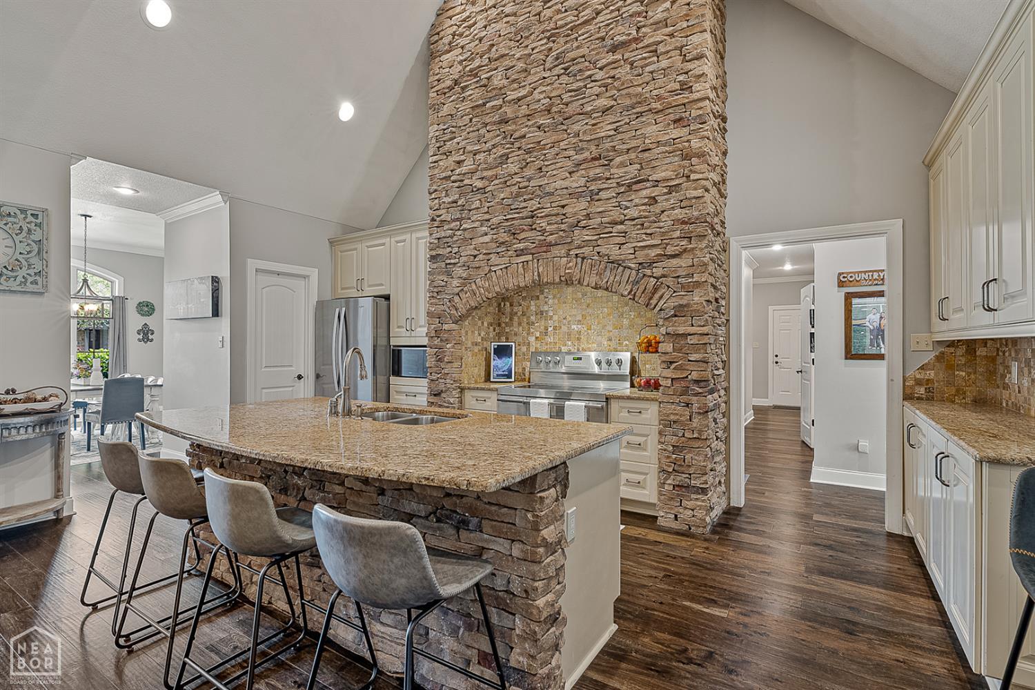 Jonesboro, Arkansas, 72404, United States, 5 Bedrooms Bedrooms, ,4 BathroomsBathrooms,Residential,For Sale,1978378