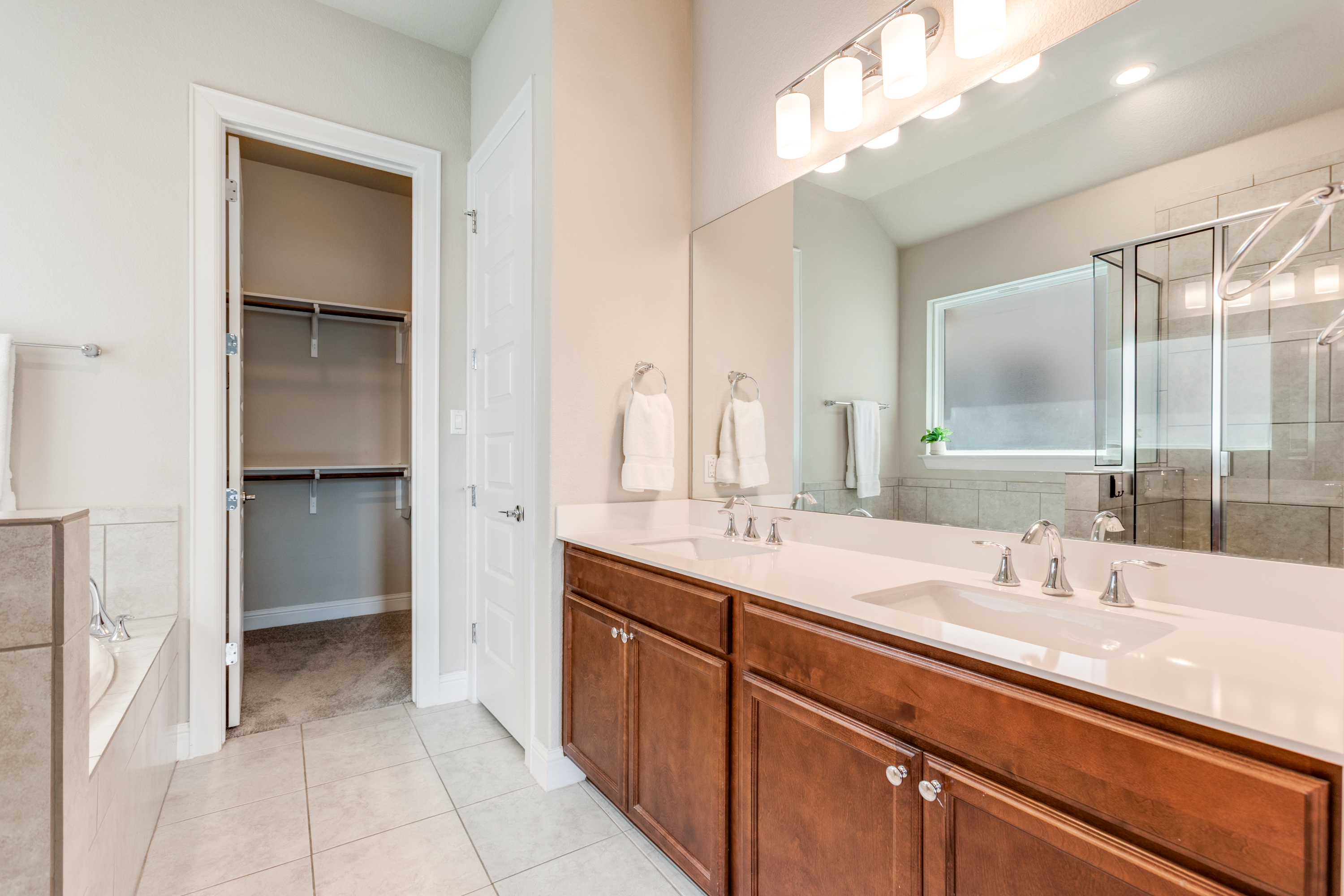  Sophisticated Open-Concept Living - 物件實景