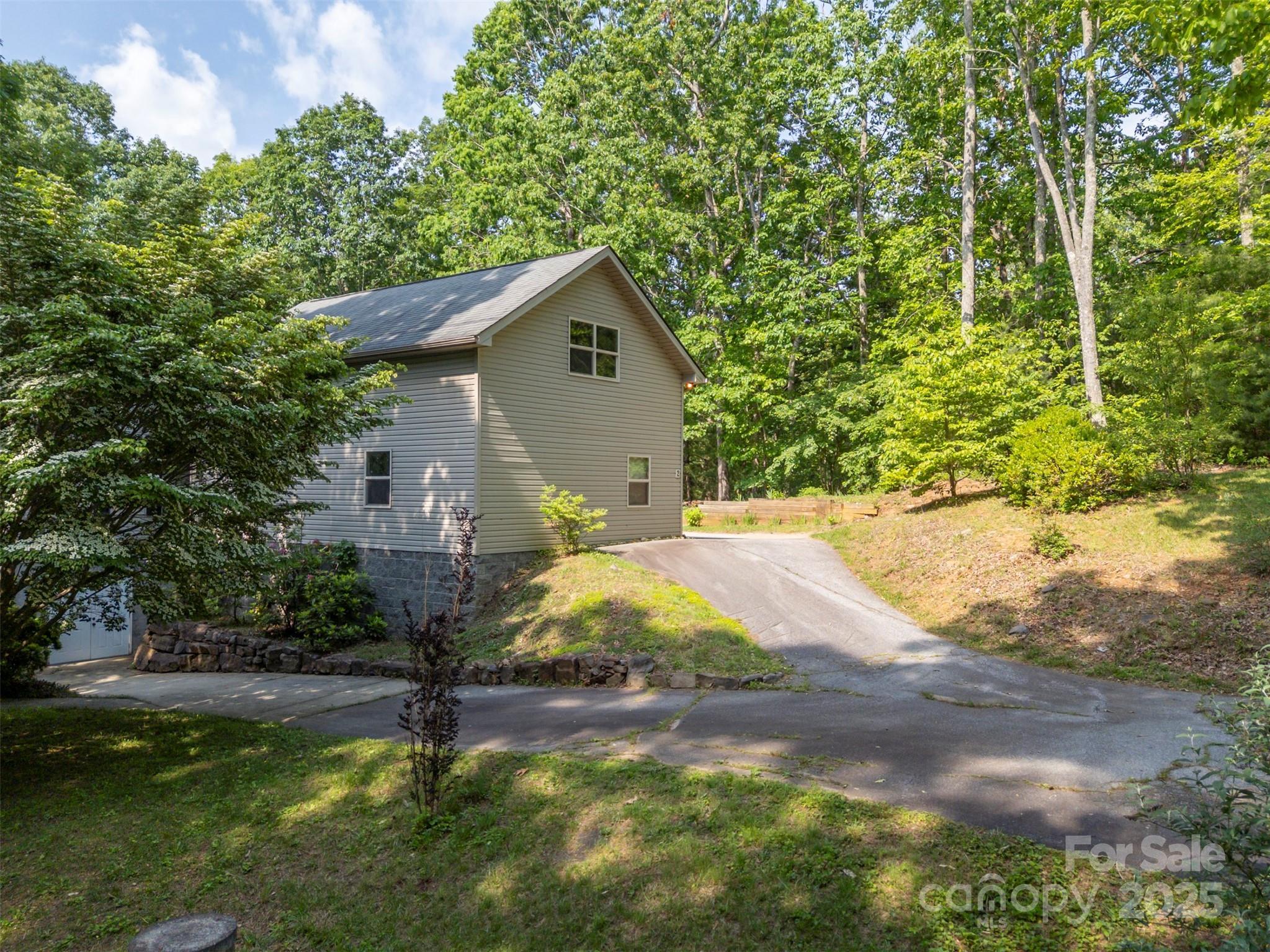 Zirconia, North Carolina, 28790, United States, 3 Bedrooms Bedrooms, ,2 BathroomsBathrooms,Residential,For Sale,1827884