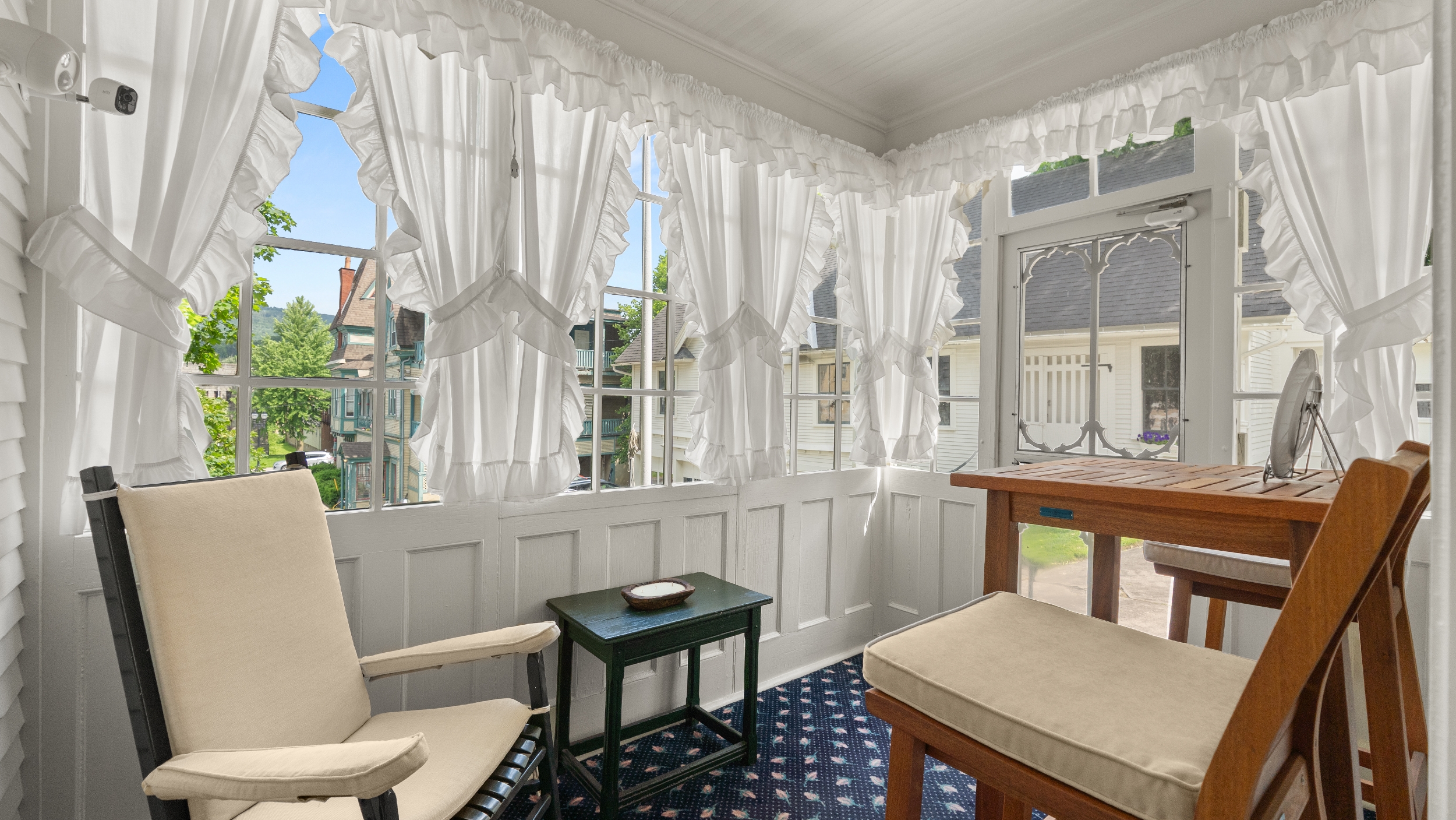  Charming In-Town Victorian with Large Carriage House - 物件實景