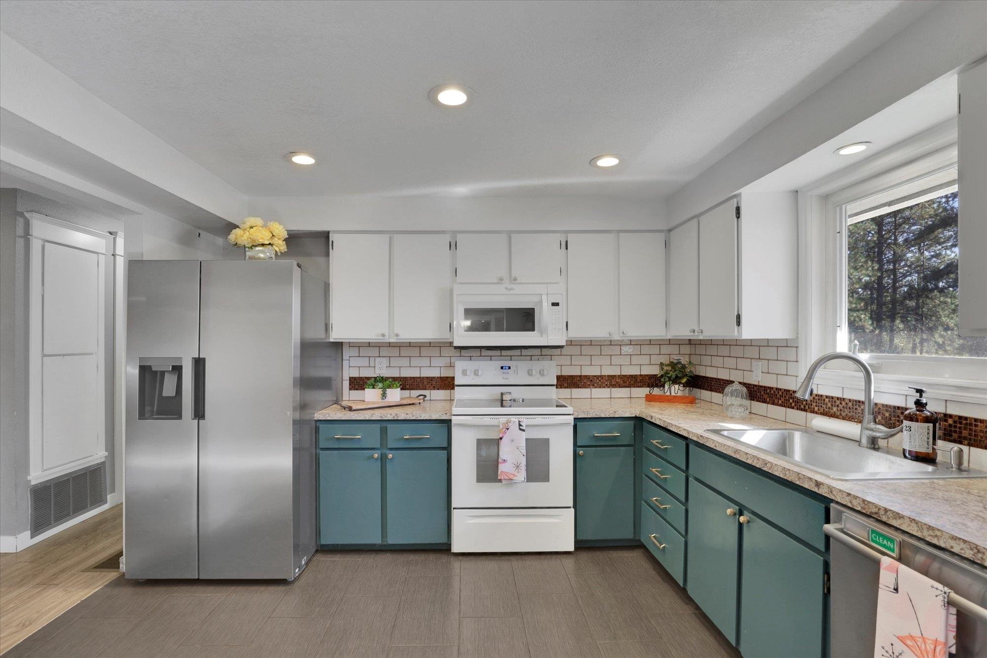 Mead, Washington, 99021, United States, 6 Bedrooms Bedrooms, ,3 BathroomsBathrooms,Residential,For Sale,1958324