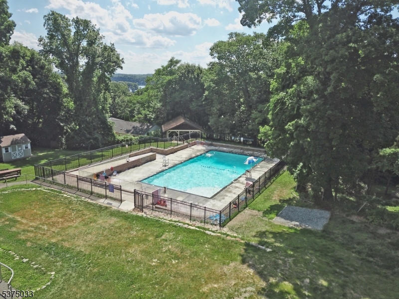 Rockaway Twp., New Jersey, 07866, United States, 3 Bedrooms Bedrooms, ,3 BathroomsBathrooms,Residential,For Sale,1906330