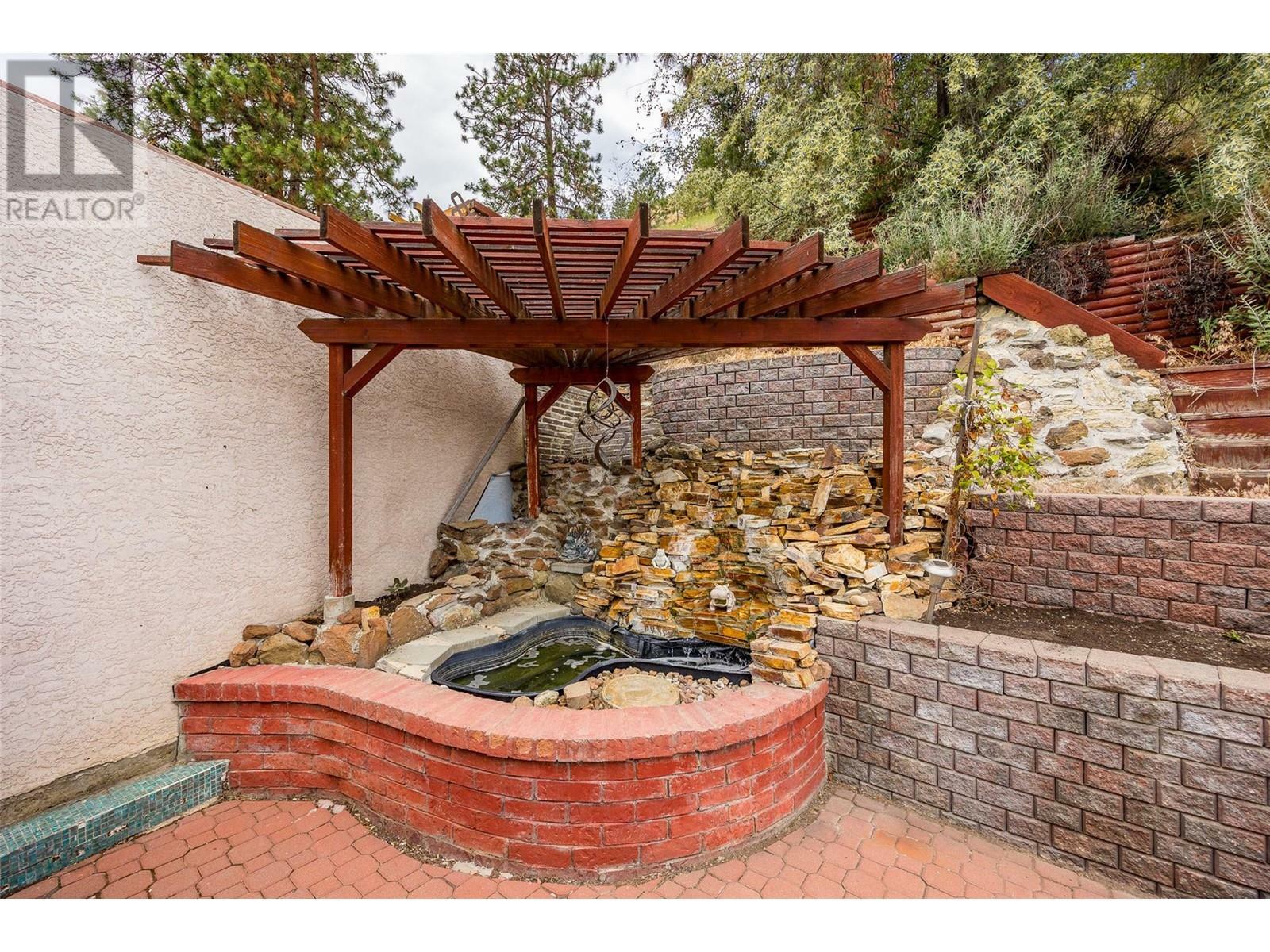 KELOWNA, British Columbia, V1V 1X3, CA, 4 Bedrooms Bedrooms, ,3 BathroomsBathrooms,Residential,For Sale,1876353