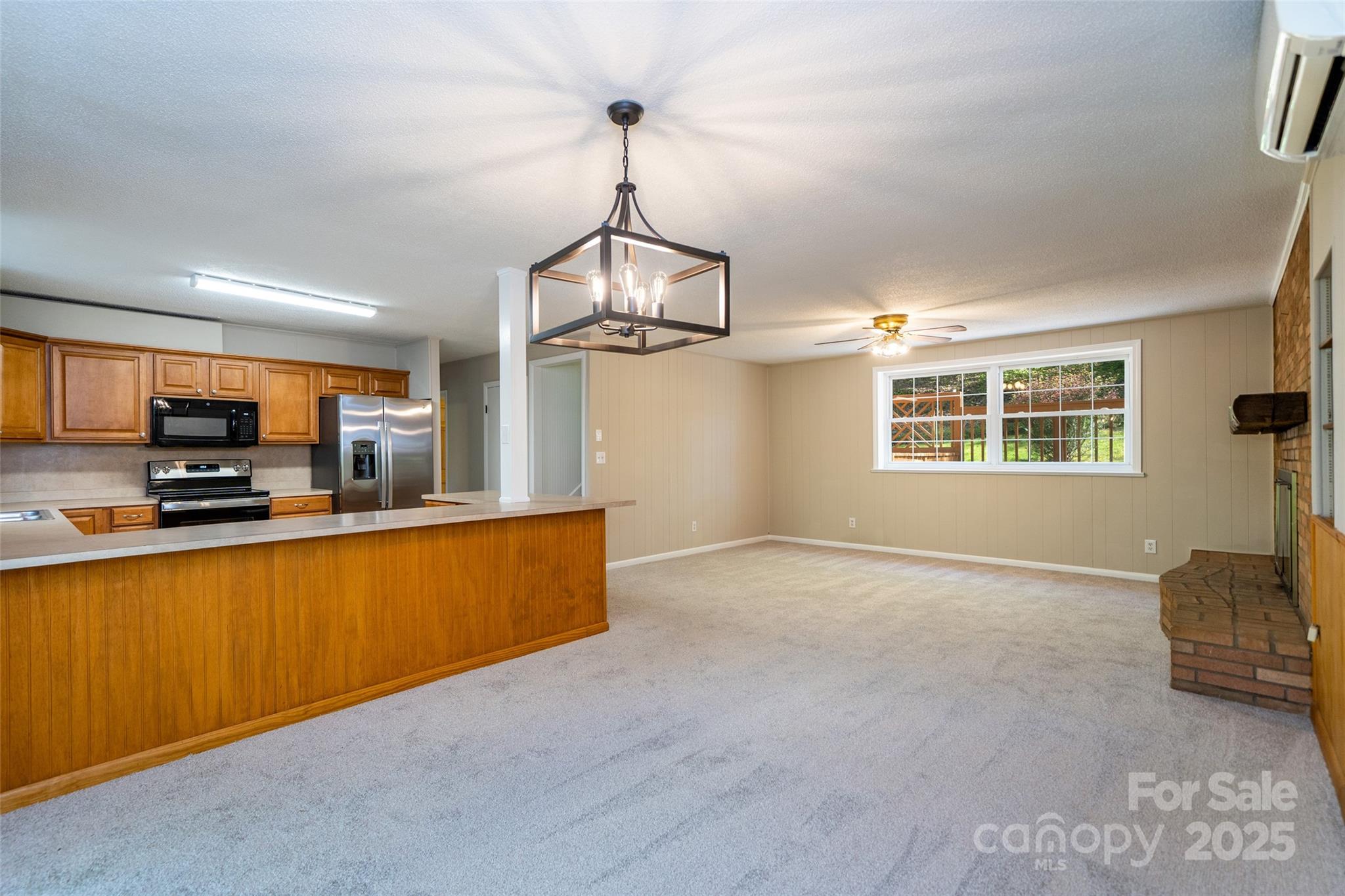 Hendersonville, North Carolina, 28739, United States, 4 Bedrooms Bedrooms, ,3 BathroomsBathrooms,Residential,For Sale,1983643