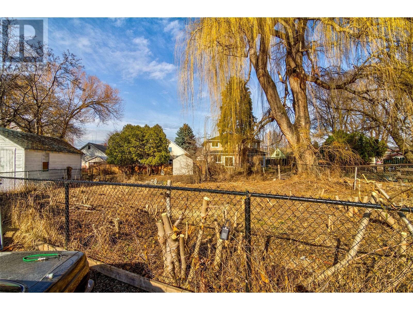 KELOWNA, British Columbia, V1Y 5P7, CA, 3 Bedrooms Bedrooms, ,1 BathroomBathrooms,Residential,For Sale,1837730