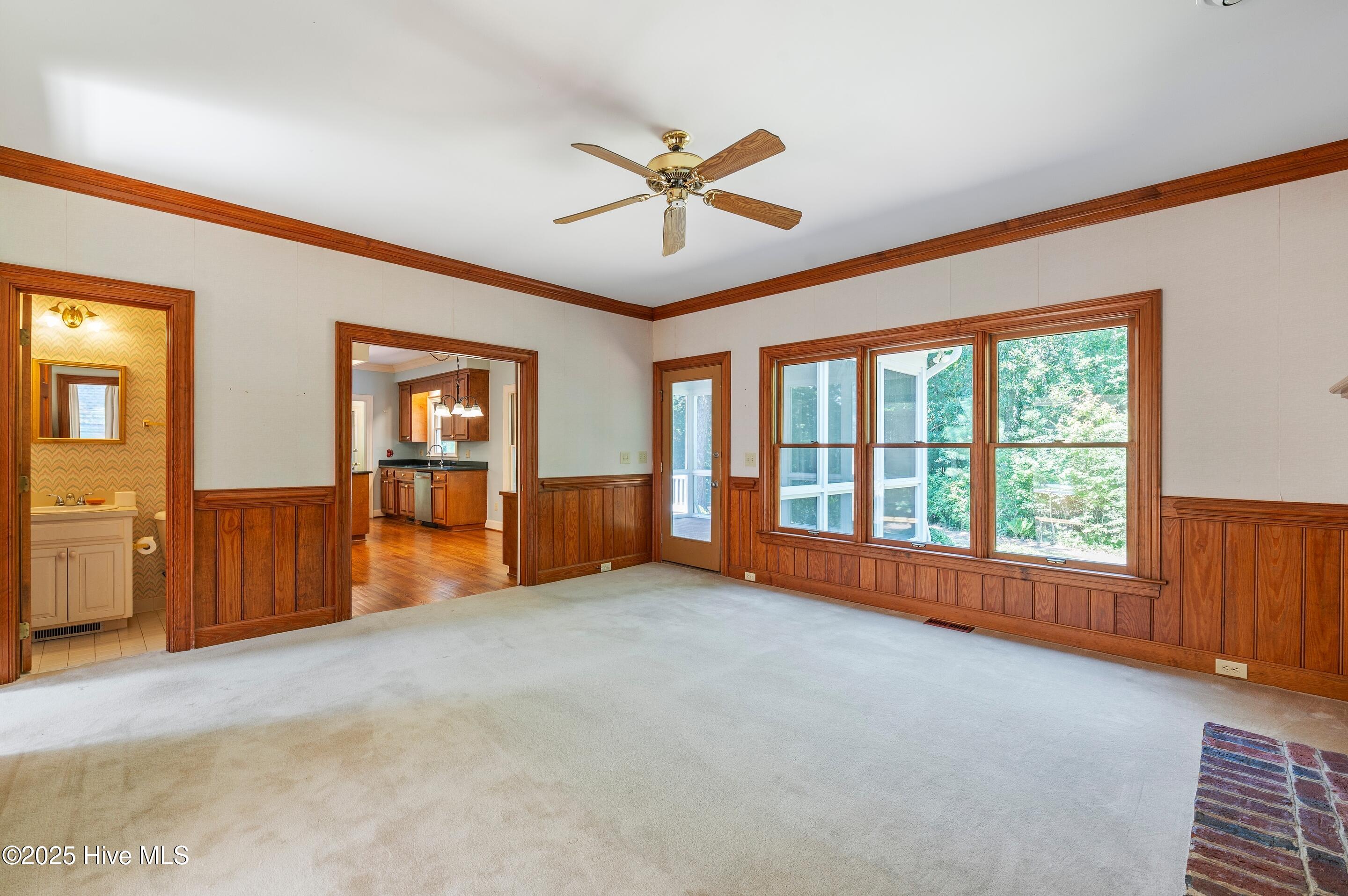 Wilmington, North Carolina, 28409, United States, 3 Bedrooms Bedrooms, ,4 BathroomsBathrooms,Residential,For Sale,1942177