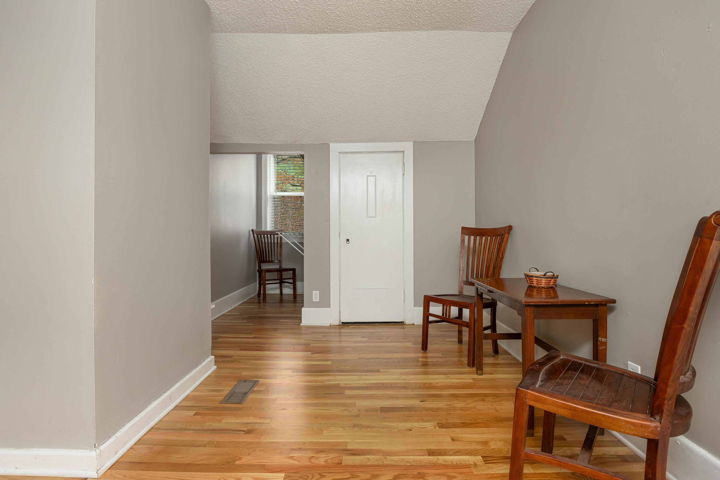 Chattanooga, Tennessee, 37404, United States, 5 Bedrooms Bedrooms, ,4 BathroomsBathrooms,Residential,For Sale,1885832