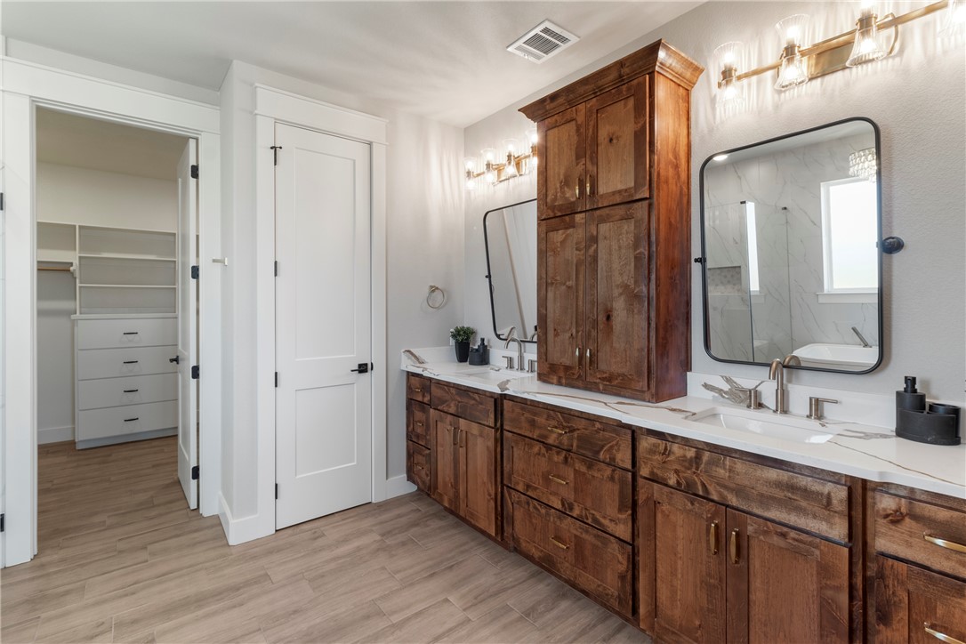 Bryan, Texas, 77808, United States, 4 Bedrooms Bedrooms, ,4 BathroomsBathrooms,Residential,For Sale,1982862