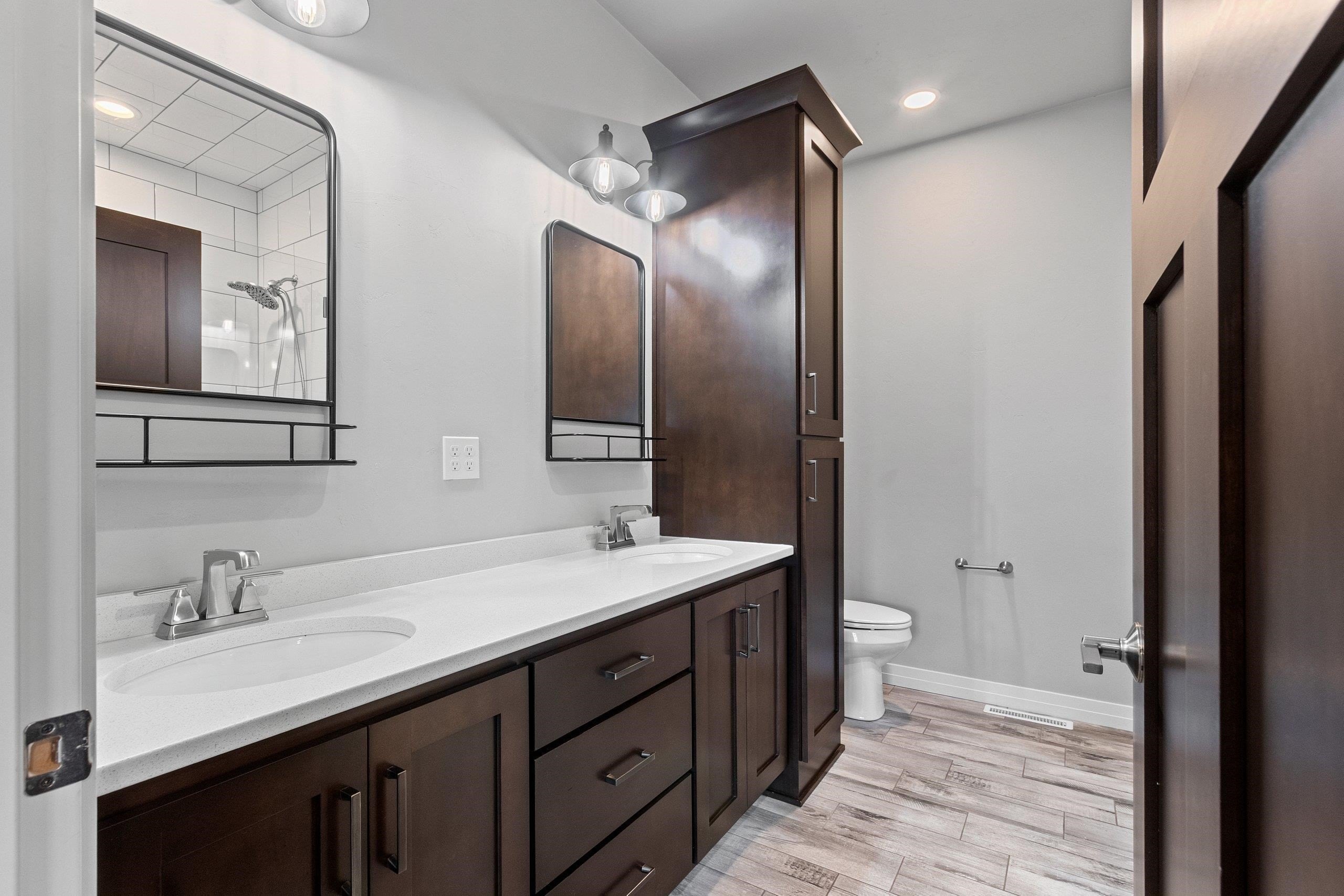 DE PERE, Wisconsin, 54115, United States, 4 Bedrooms Bedrooms, ,4 BathroomsBathrooms,Residential,For Sale,1982498