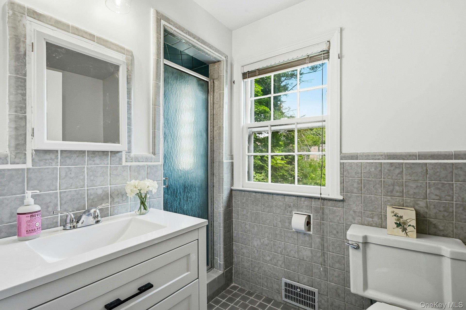  17 Monfort Road, Port Washington, NY, 11050 - 物件實景