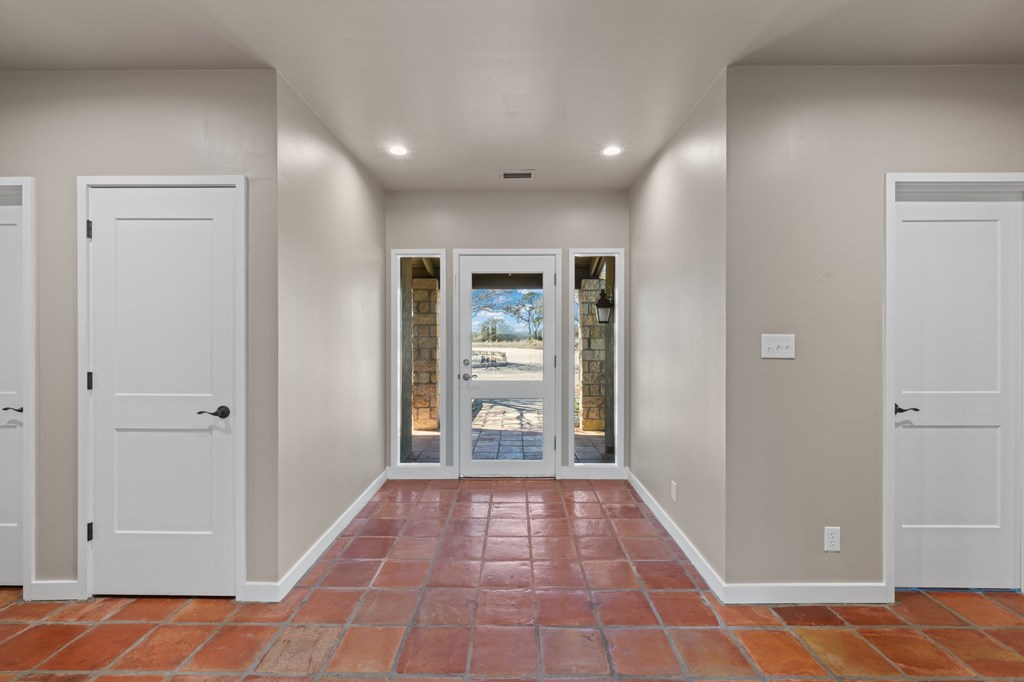 Kerrville, Texas, 78028, United States, 4 Bedrooms Bedrooms, ,5 BathroomsBathrooms,Residential,For Sale,1735504