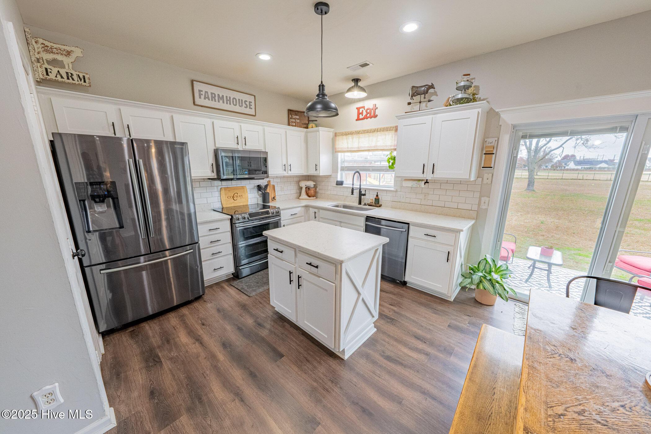 Moyock, North Carolina, 27958, United States, 6 Bedrooms Bedrooms, ,3 BathroomsBathrooms,Residential,For Sale,1997341