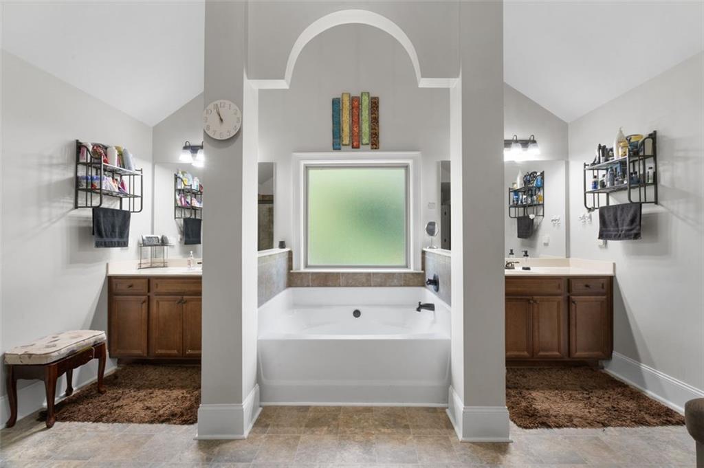 Loganville, Georgia, 30052, United States, 6 Bedrooms Bedrooms, ,5 BathroomsBathrooms,Residential,For Sale,1925493