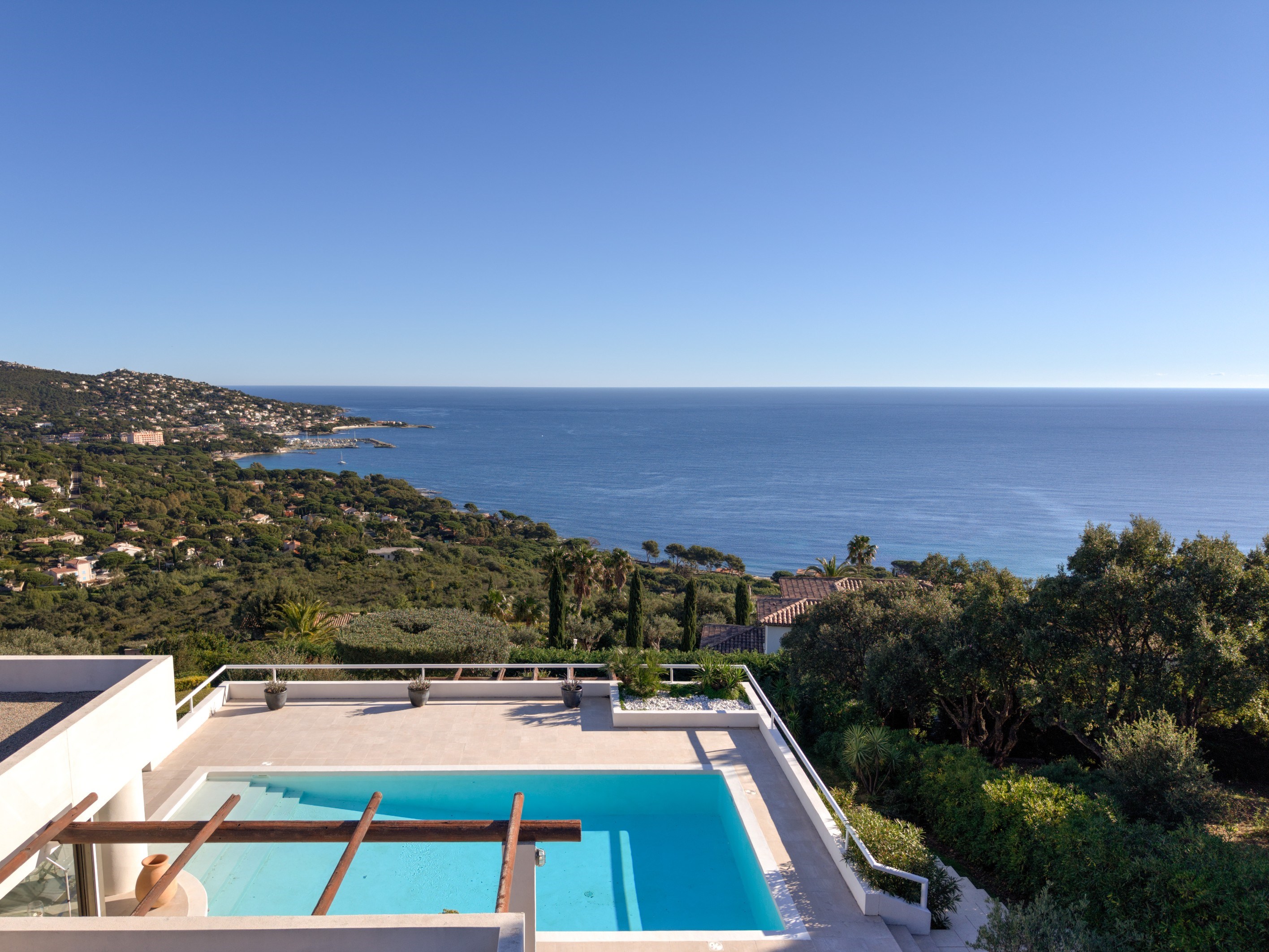  Contemporary villa with panoramic sea view for sale in Sainte-Maxime - 物件實景