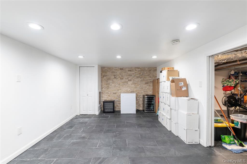 Poughkeepsie, New York, 12601, United States, 4 Bedrooms Bedrooms, ,4 BathroomsBathrooms,Residential,For Sale,2048536