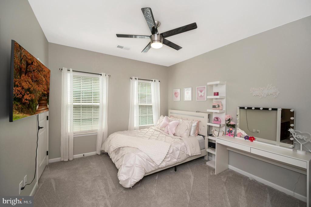 Fredericksburg, Virginia, 22406, United States, 5 Bedrooms Bedrooms, ,6 BathroomsBathrooms,Residential,For Sale,1981857