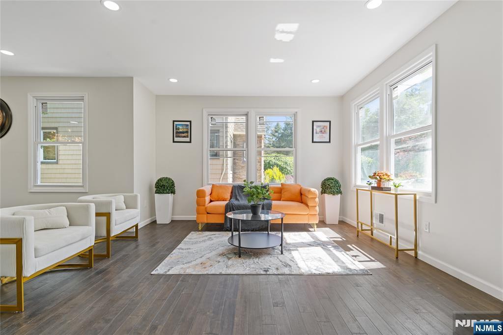 Rutherford, New Jersey, 07070, United States, 3 Bedrooms Bedrooms, ,4 BathroomsBathrooms,Residential,For Sale,1826504