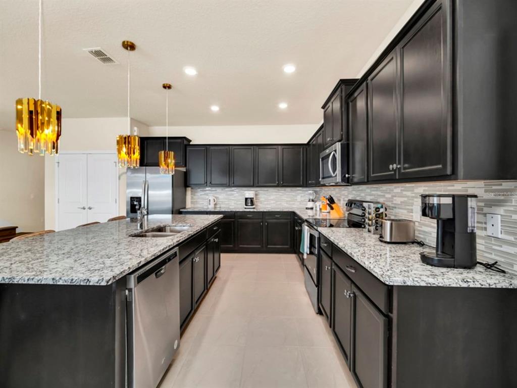 Davenport, Florida, 33897, United States, 10 Bedrooms Bedrooms, ,8 BathroomsBathrooms,Residential,For Sale,1736940