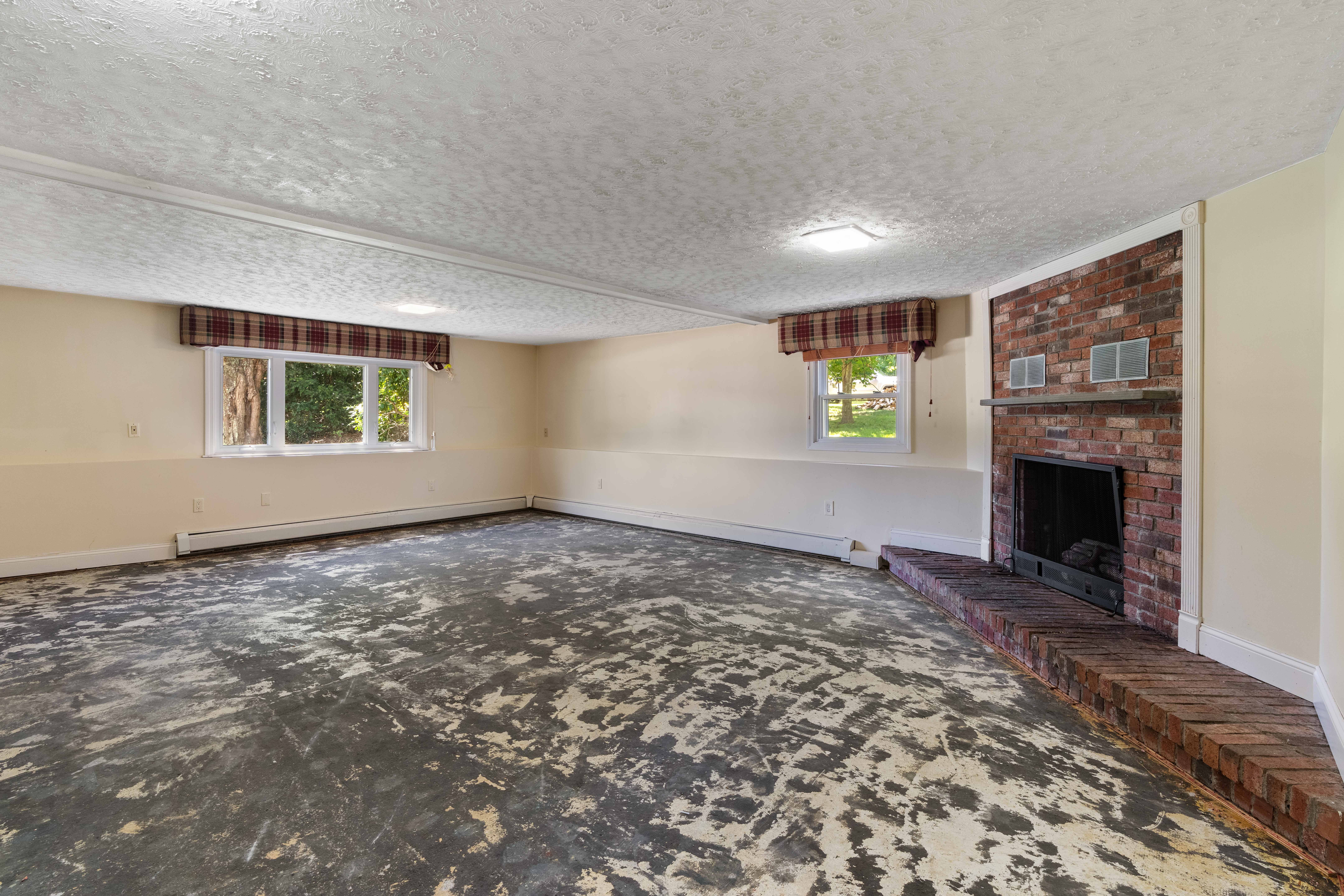 Portsmouth, Rhode Island, 02871, United States, 4 Bedrooms Bedrooms, ,3 BathroomsBathrooms,Residential,For Sale,1973967