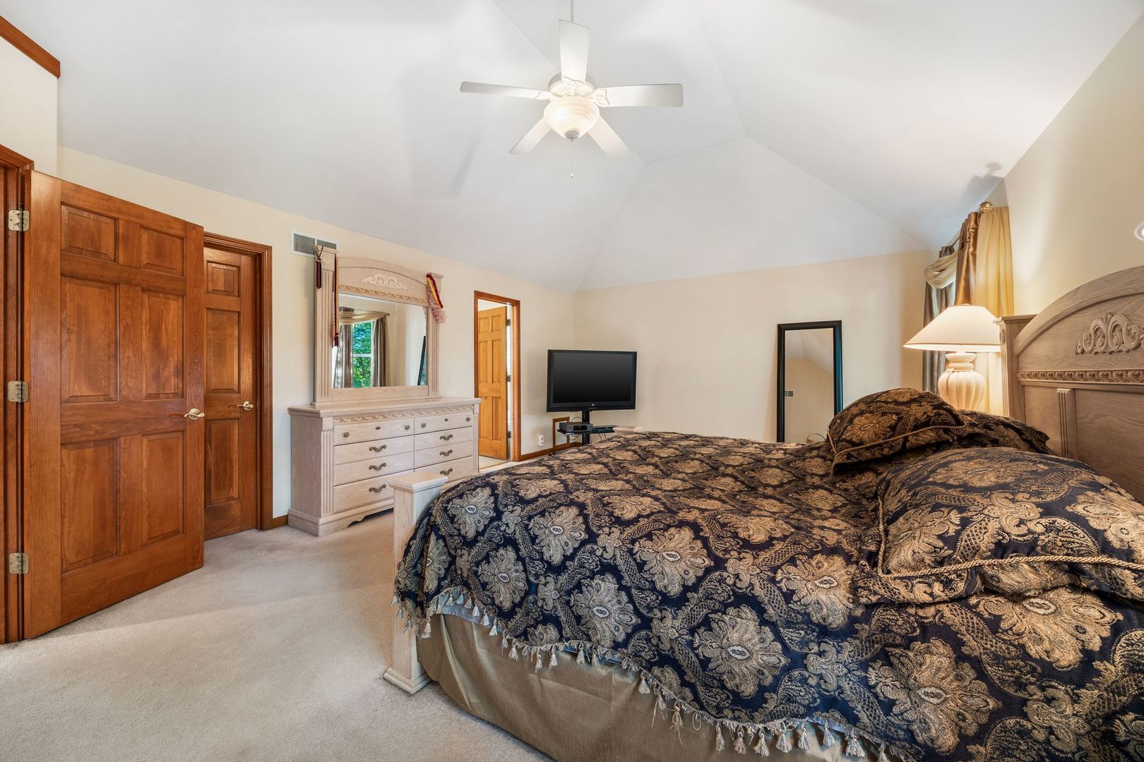 Oswego, Illinois, 60543, United States, 5 Bedrooms Bedrooms, ,4 BathroomsBathrooms,Residential,For Sale,1989652