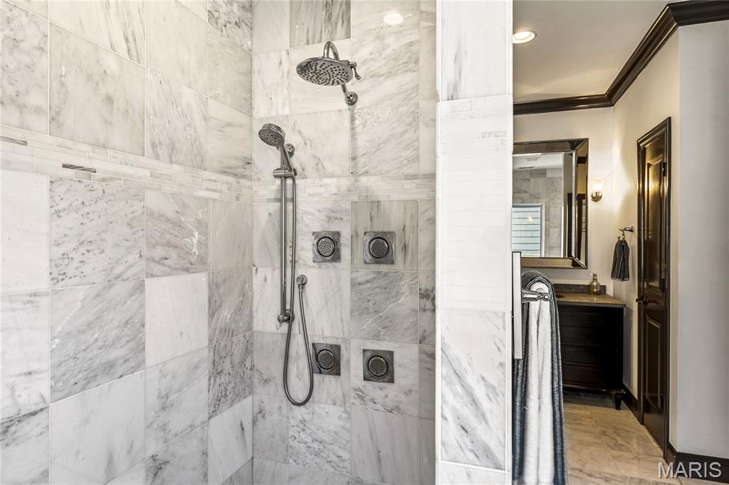 University City, Missouri, 63105, United States, 4 Bedrooms Bedrooms, ,5 BathroomsBathrooms,Residential,For Sale,1989585