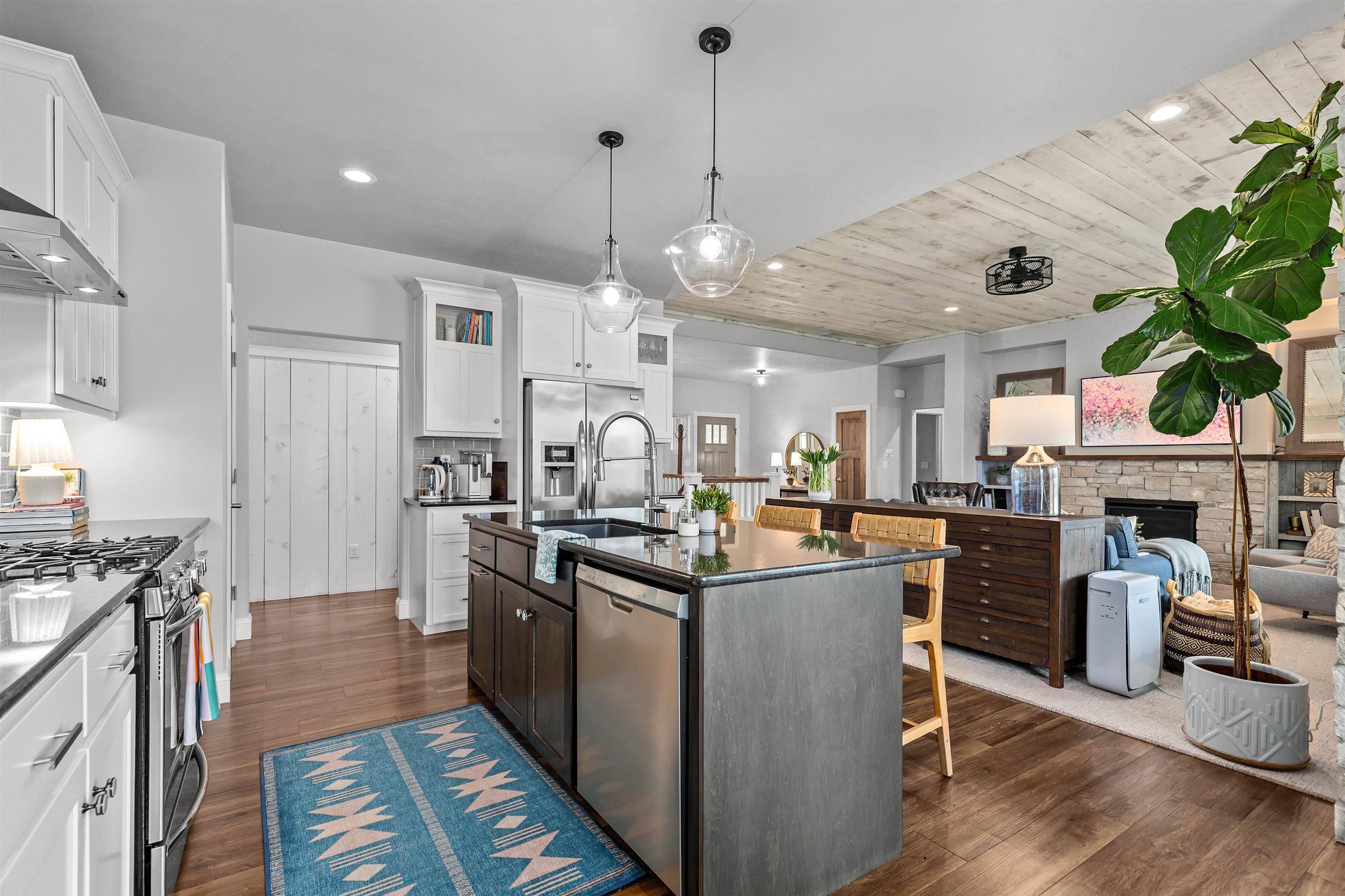 Greenville, Wisconsin, 54942-8126, United States, 6 Bedrooms Bedrooms, ,5 BathroomsBathrooms,Residential,For Sale,2040409