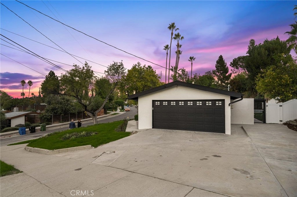 Woodland Hills, California, 91367, United States, 3 Bedrooms Bedrooms, ,2 BathroomsBathrooms,Residential,For Sale,1991959