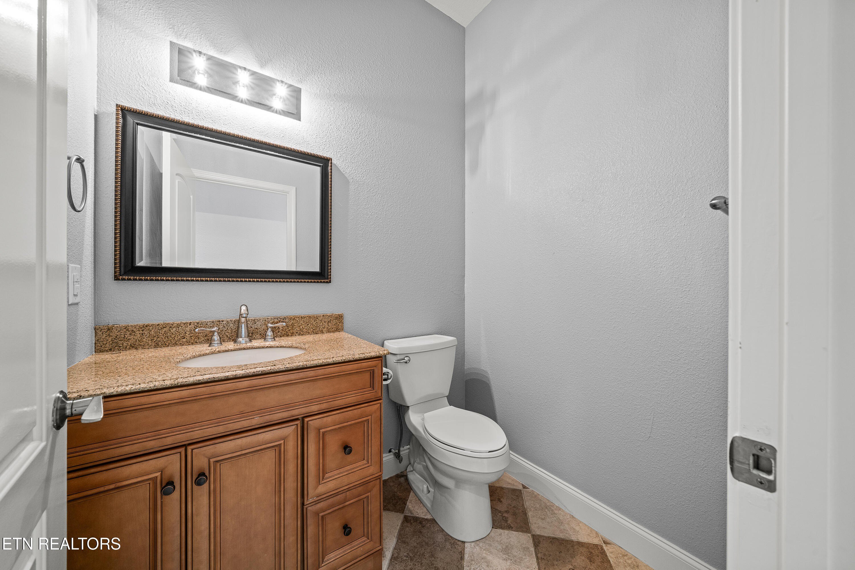 39 N Riverview Ln., Crossville, Tennessee, 38555, United States, 5 Bedrooms Bedrooms, ,5 BathroomsBathrooms,Residential,For Sale,39 N Riverview Ln.,1654091