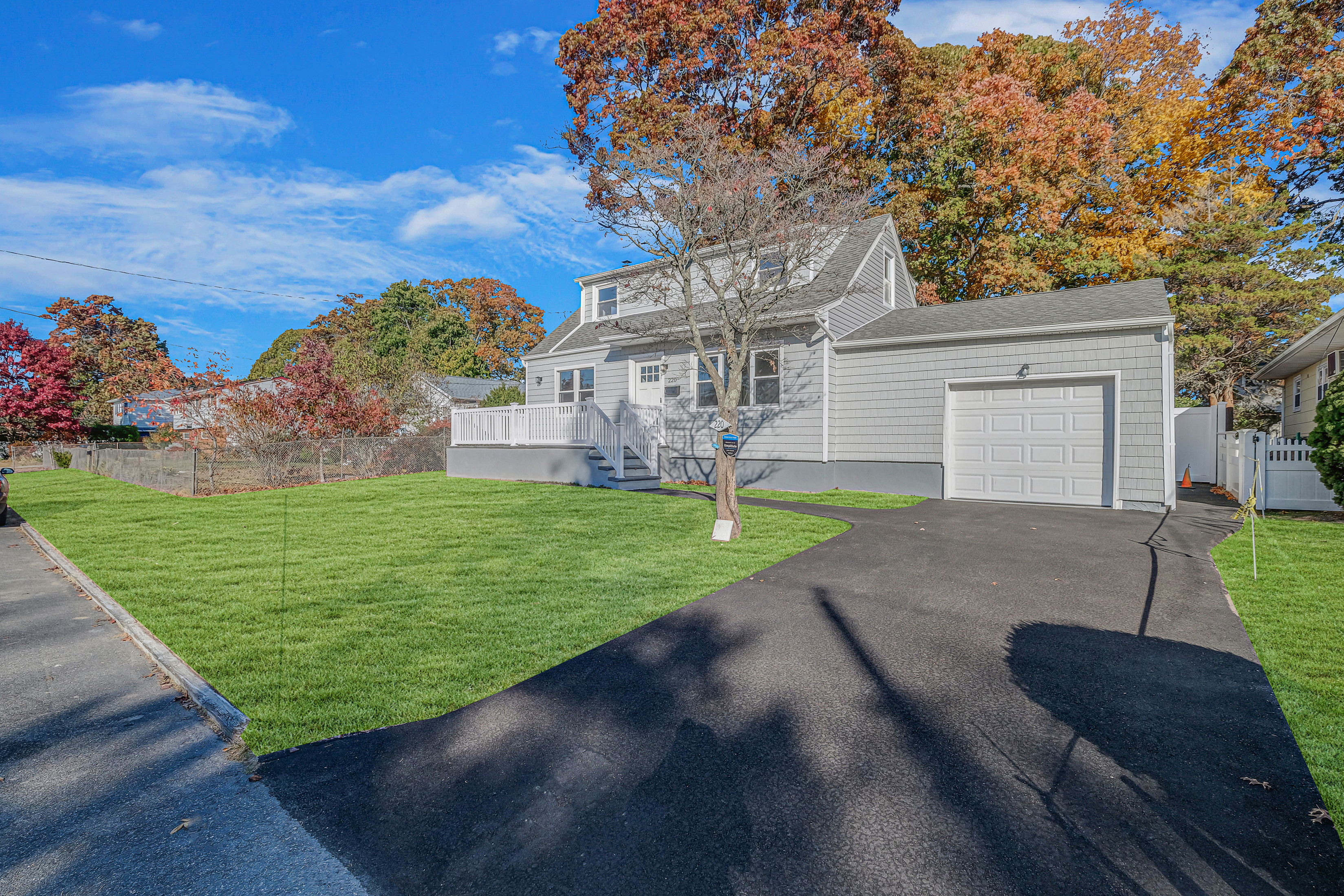 Copiague, New York, 11726, United States, 5 Bedrooms Bedrooms, ,2 BathroomsBathrooms,Residential,For Sale,1923423