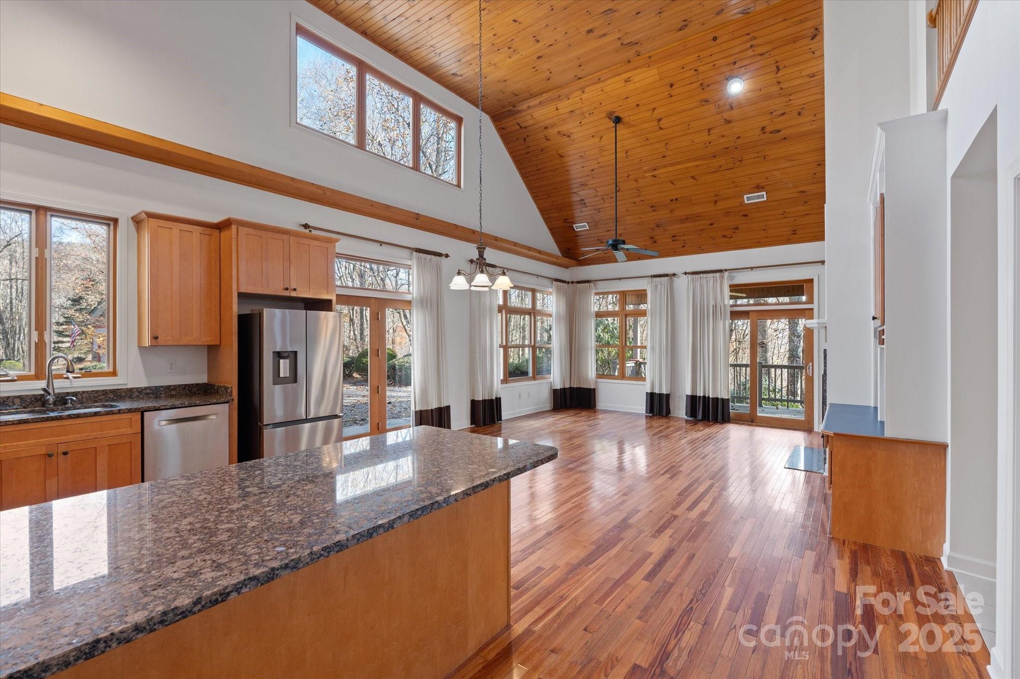 Waynesville, North Carolina, 28786, United States, 3 Bedrooms Bedrooms, ,3 BathroomsBathrooms,Residential,For Sale,1992184