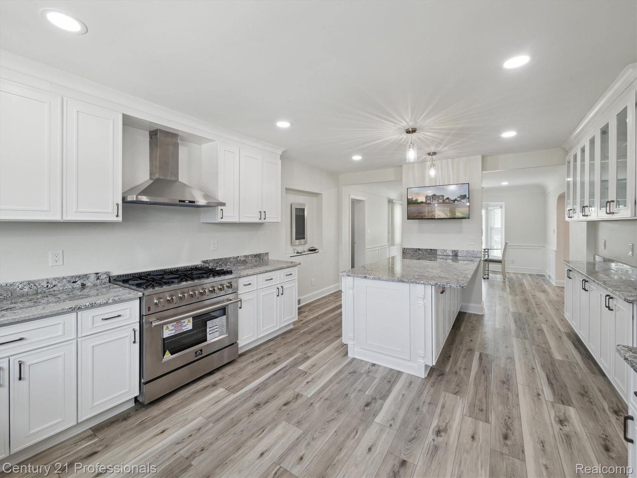 FarmingtonHills, Michigan, 48167, United States, 4 Bedrooms Bedrooms, ,4 BathroomsBathrooms,Residential,For Sale,1895323
