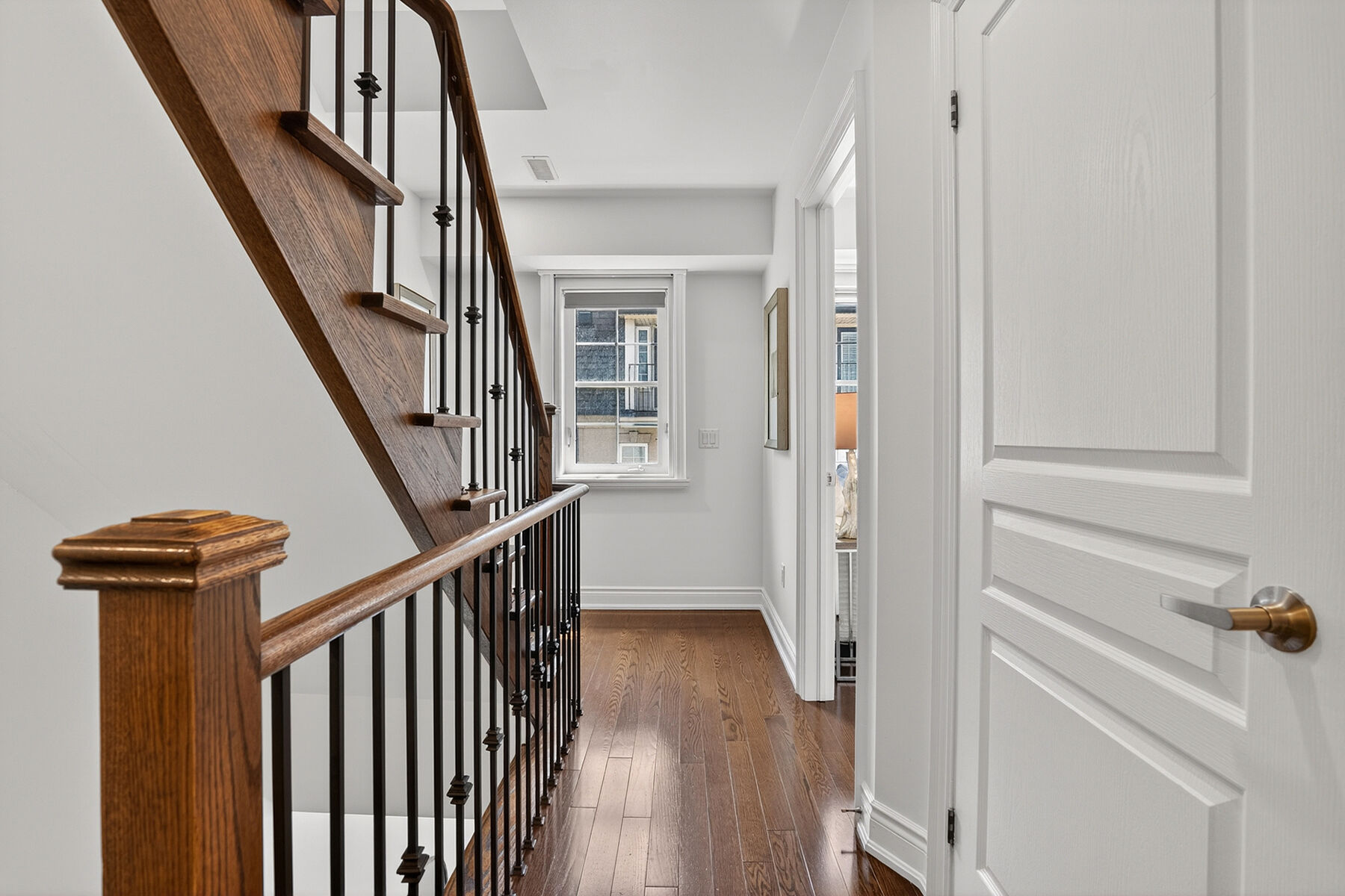  Rare Forest Hill Townhome - 物件實景