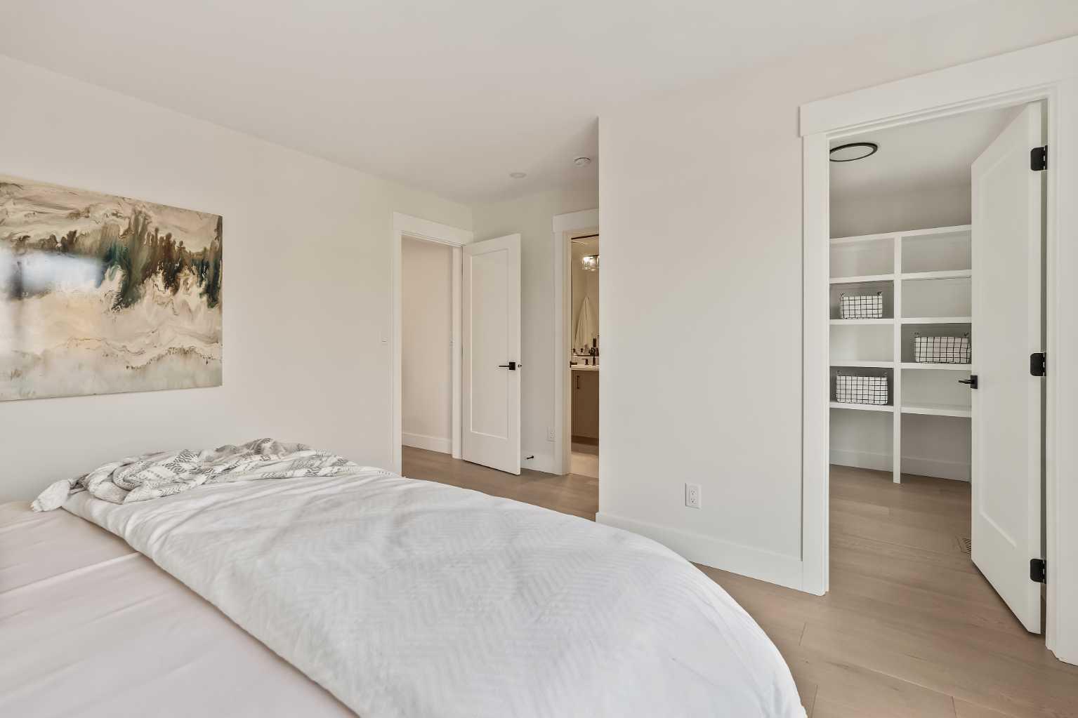 CALGARY, Alberta, T3E 2V9, CA, 4 Bedrooms Bedrooms, ,5 BathroomsBathrooms,Residential,For Sale,1987514