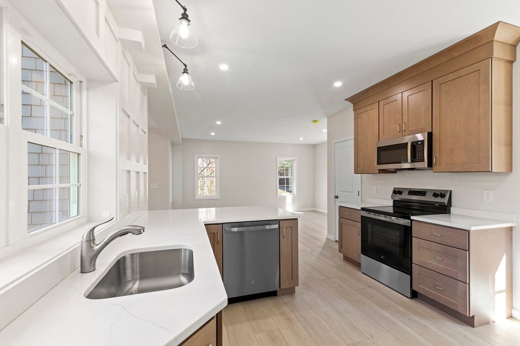 Plymouth, Massachusetts, 02360, United States, 3 Bedrooms Bedrooms, ,2 BathroomsBathrooms,Residential,For Sale,2049436