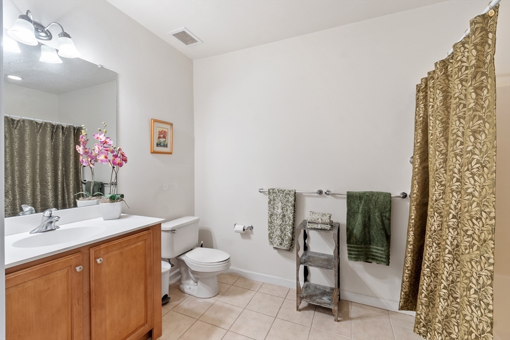 Andover, Massachusetts, 01810, United States, 2 Bedrooms Bedrooms, ,1 BathroomBathrooms,Residential,For Sale,1950822