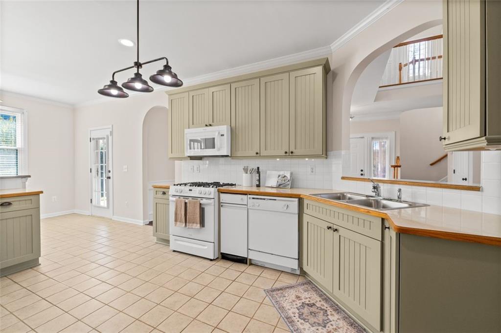 Cumming, Georgia, 30041, United States, 4 Bedrooms Bedrooms, ,3 BathroomsBathrooms,Residential,For Sale,1989583