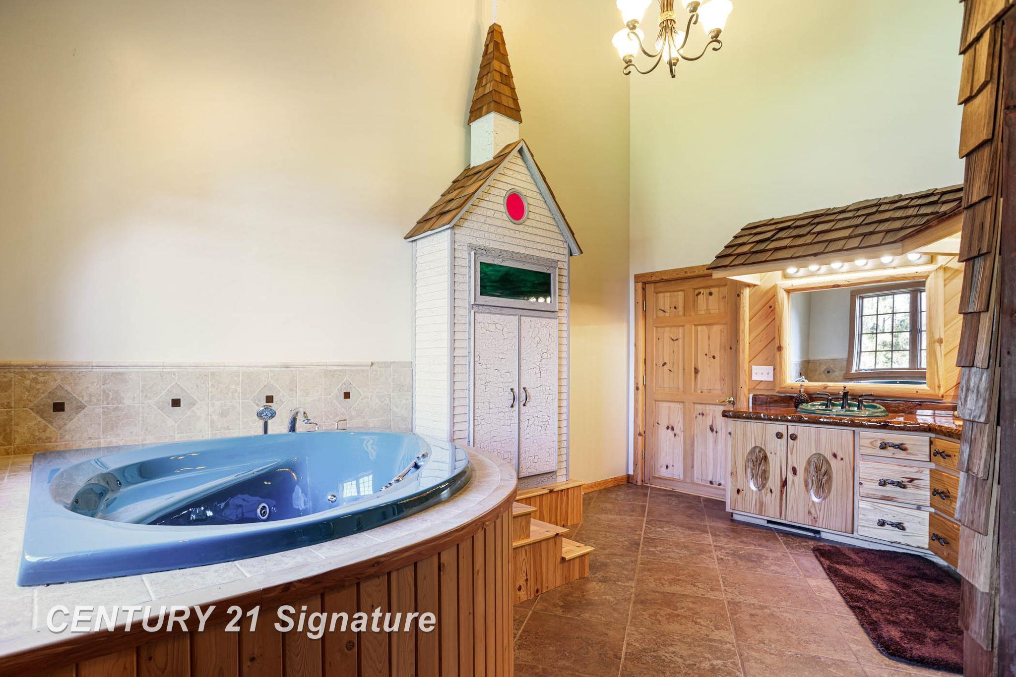 Hemlock, Michigan, 48626, United States, 6 Bedrooms Bedrooms, ,5 BathroomsBathrooms,Residential,For Sale,1984080