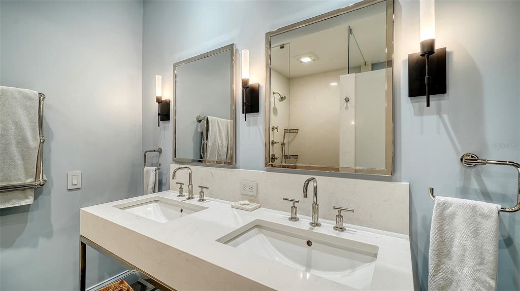 Longboat Key, Florida, 34228, United States, 3 Bedrooms Bedrooms, ,3 BathroomsBathrooms,Residential,For Sale,1989594