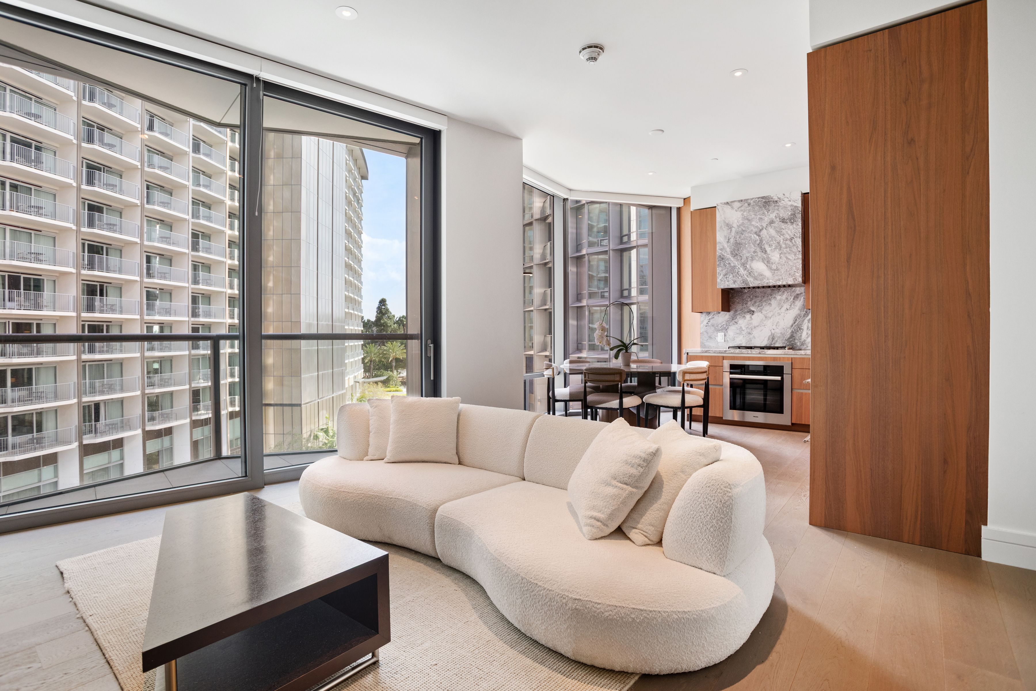  211 West Elm Court - 物件實景