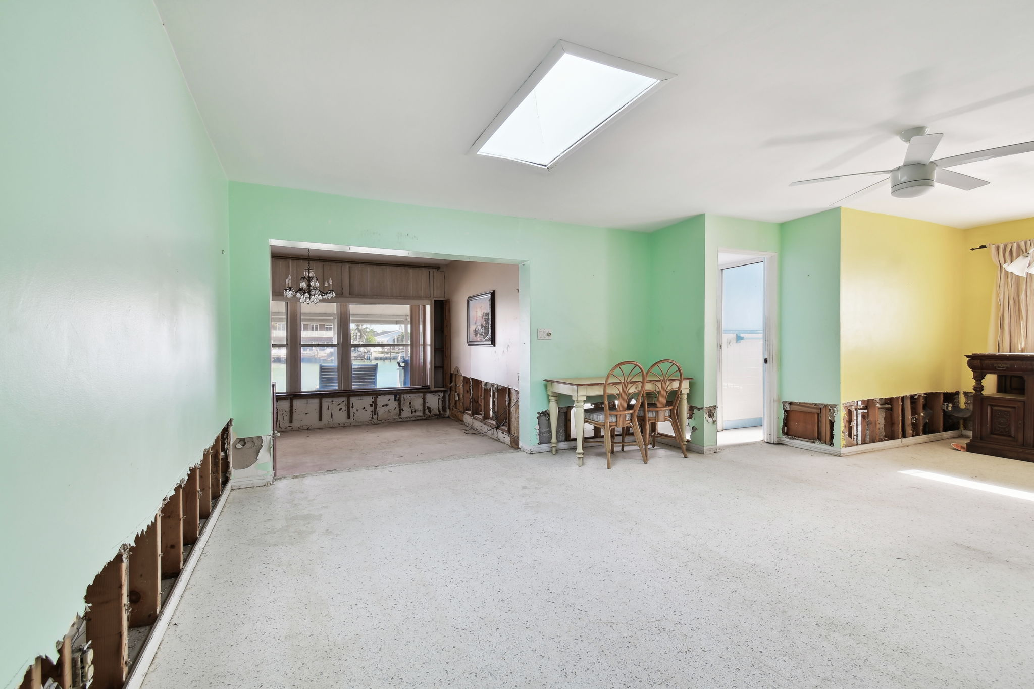 Madeira Beach, Florida, 33708, United States, 3 Bedrooms Bedrooms, ,2 BathroomsBathrooms,Residential,For Sale,1943278