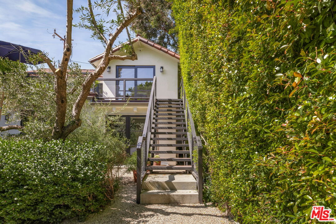 West Hollywood, California, 90048, United States, 3 Bedrooms Bedrooms, ,1 BathroomBathrooms,Residential,For Sale,1828298