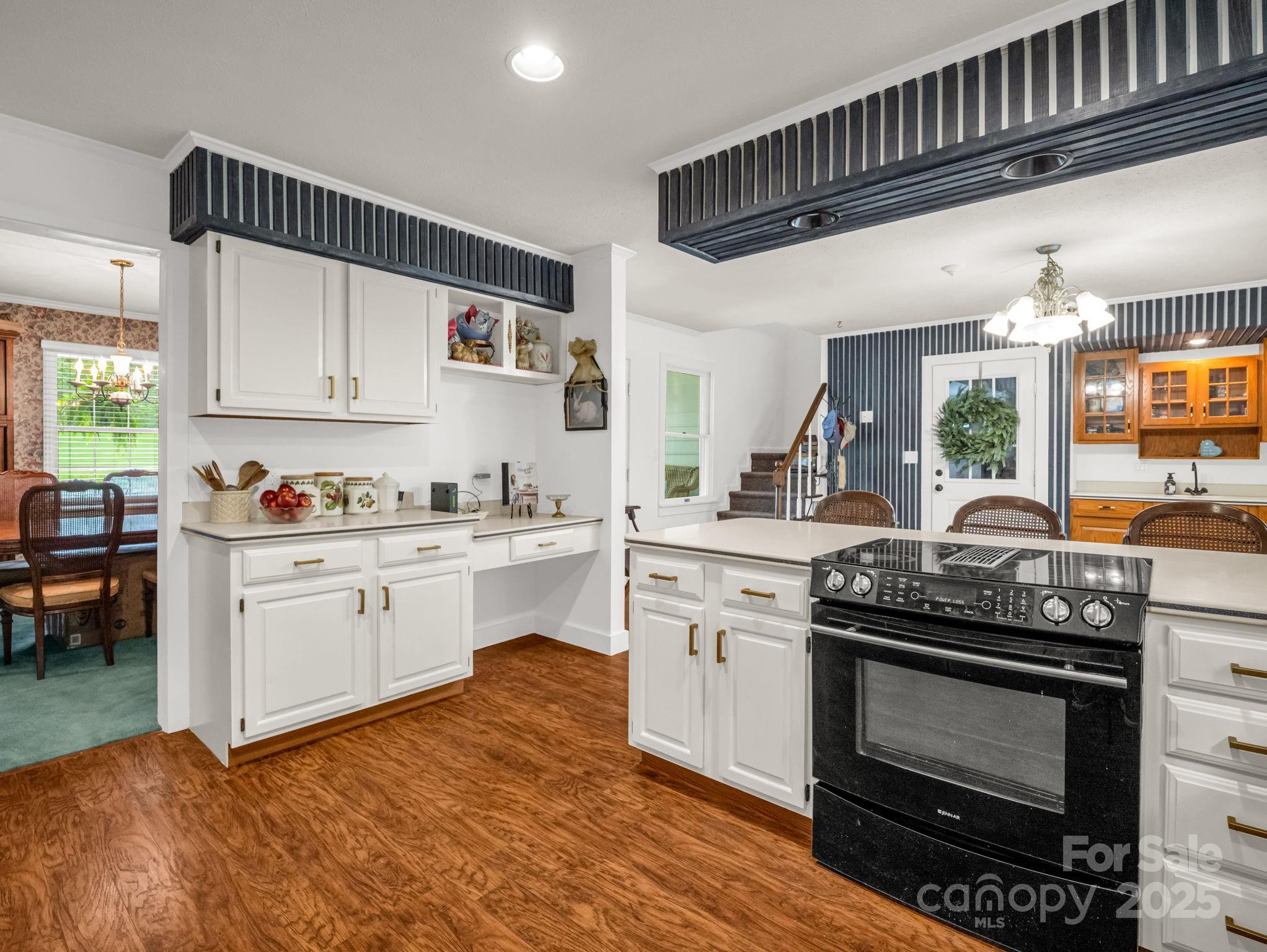 Hendersonville, North Carolina, 28791, United States, 4 Bedrooms Bedrooms, ,3 BathroomsBathrooms,Residential,For Sale,1973922