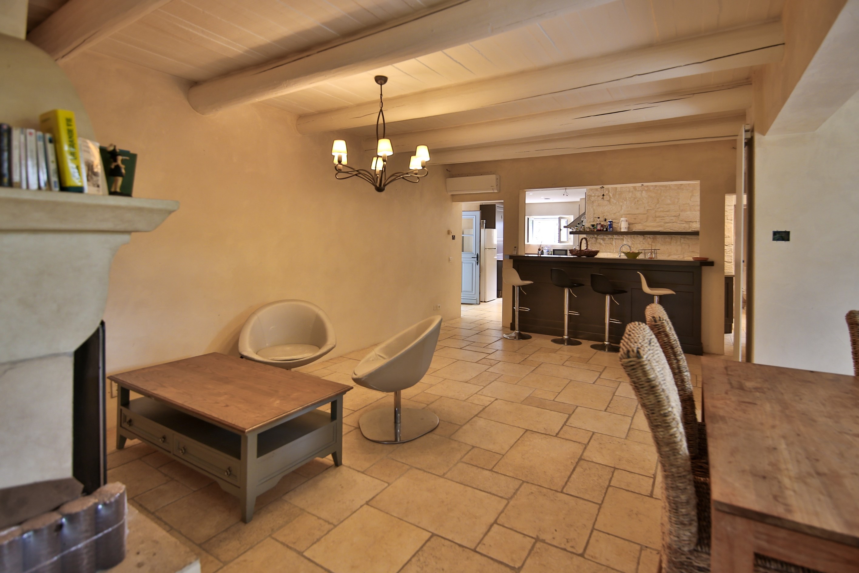  Elegant stone property in the heart of the Luberon
